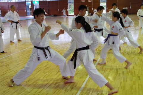 gassyuku_3.jpg(61183 byte)